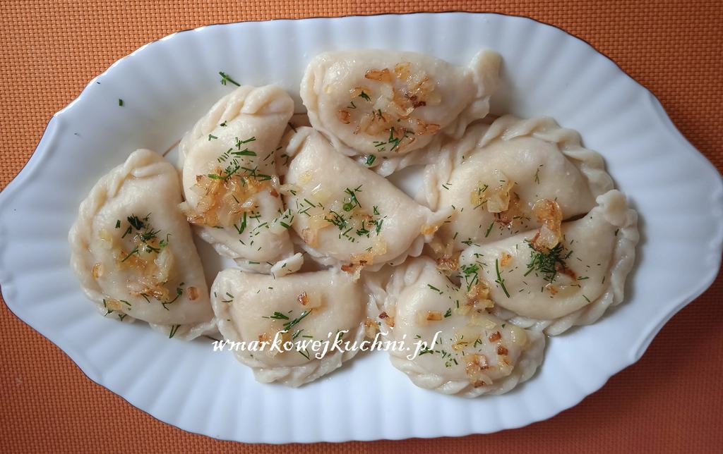 Pierogi ruskie z okrasą