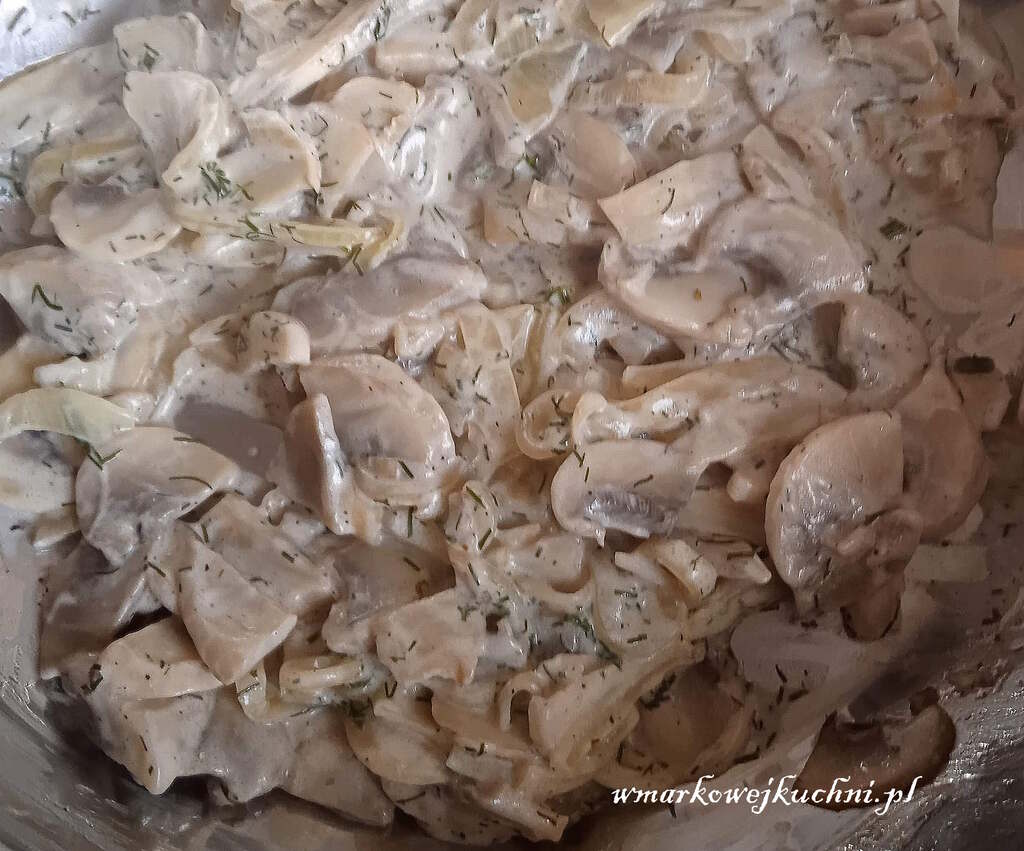 Gotowe pieczarki w śmietanie